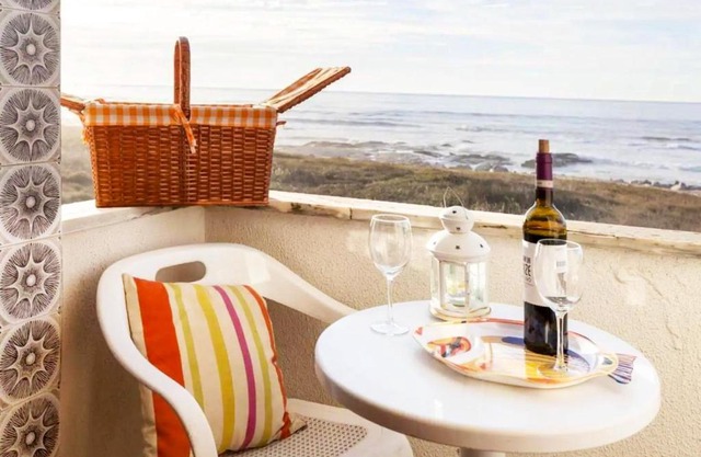 Charming house with balcony and sea view in Moledo