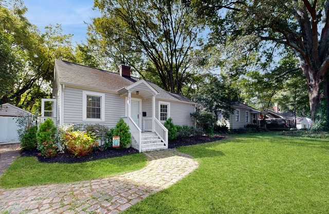 Charming House with Cozy Patio and Firepit for Relaxing Evenings