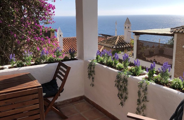 Charming idyllic house with sea views in stunning surroundings