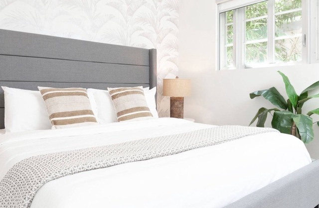Charming King Studio in South Beach!