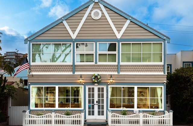 Charming, large historic home, newly renovated, sleeps 12 - steps to the beach!