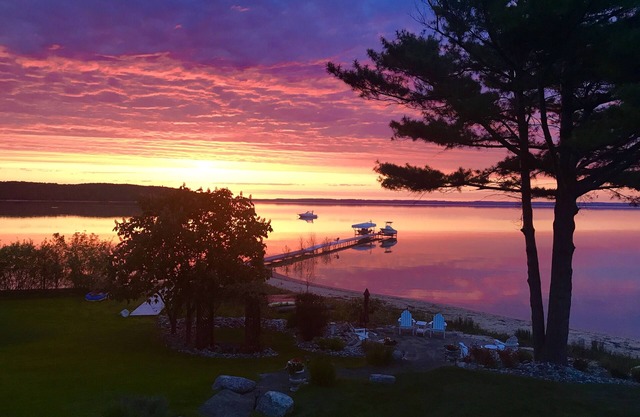 Charming Log Cabin and Guest House on Beautiful East Grand Traverse Bay