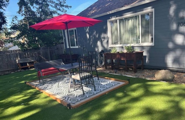 Charming Lovely 1940s Bungalow