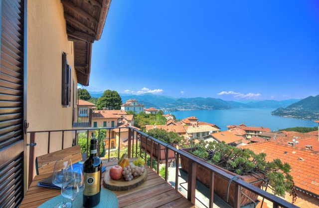 Charming Magognino Stresa Hills Lake View, Stresa, Italy