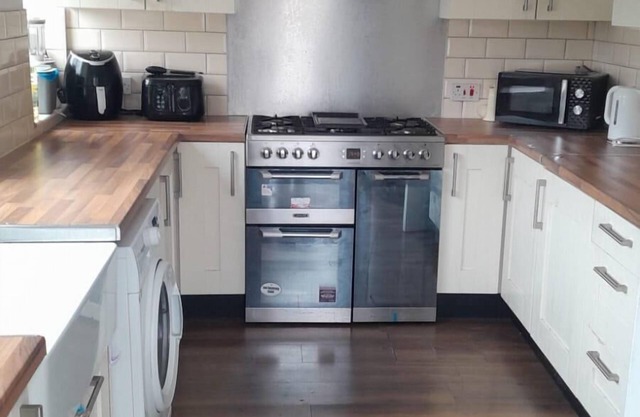 Charming Manchester House - Sleeps 6
