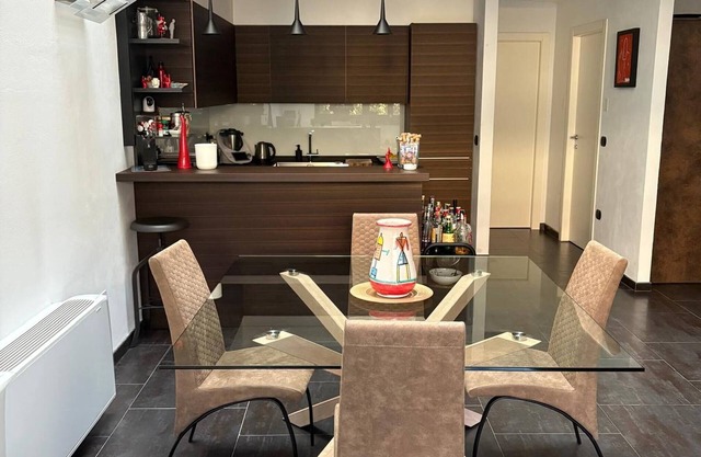 Charming Milano Apartment with 2-Way Air Con & BBQ