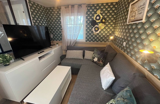 Charming mobile home with pool