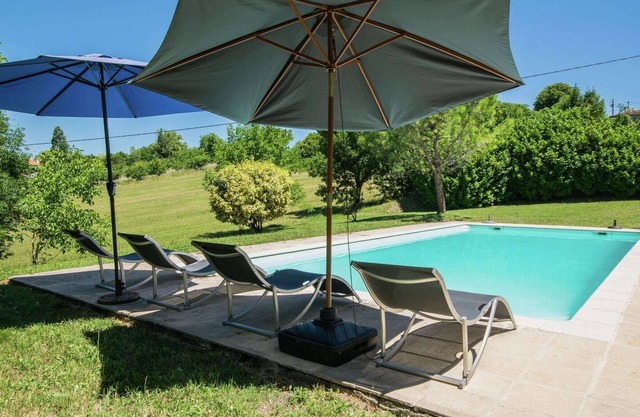 Charming, modernised, authentic farmhouse in Bourg-De-Visa with Pool