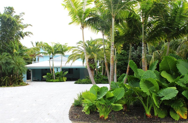 Charming Ocean Front Pool Home with dockage & pool