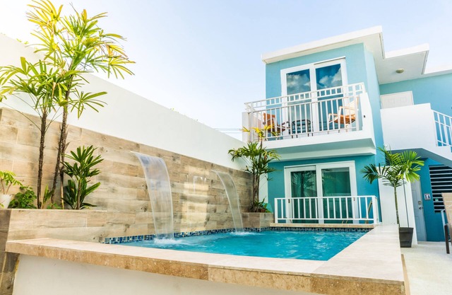 Charming Ocean Park Luxury Apartment, steps to the beach