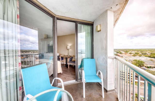 Charming ocean-view condo w/shared hot tub, pools, and lazy river