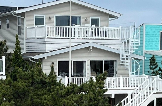 Charming Oceanfront 7 Bedroom Home- Private Beach- Gated Community