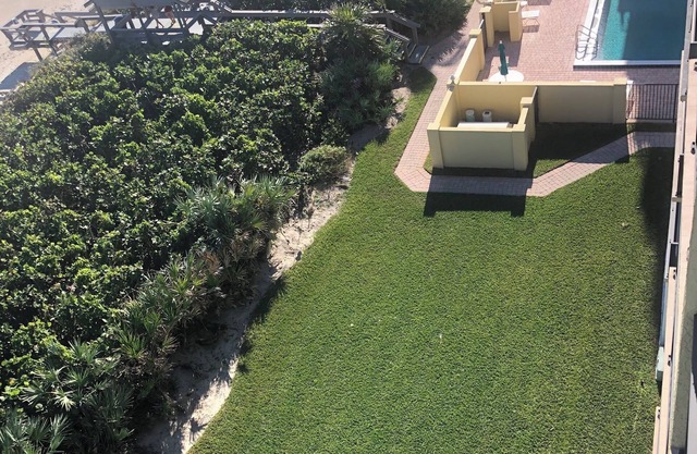 Charming oceanfront 2-bedroom condo on fabulous Jensen Beach, Hutchinson Island