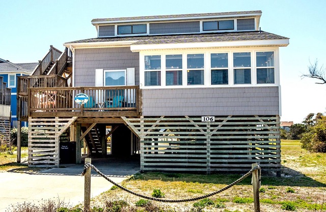 Charming OCEANSIDE Cottage Steps from the Beach in South Nags Head