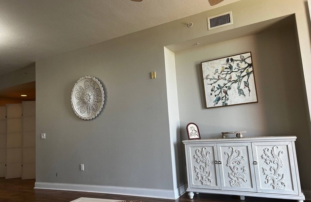 Charming Palmetto 2-bedroom gated water view condo w/AC 24 HR security