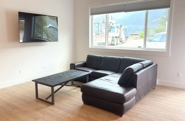 Charming, Peaceful Stay Steps from Downtown Lillooet