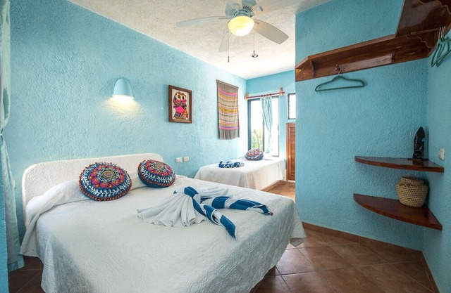 Charming penthouse with a stunning ocean view - Beachfront, AC, Wifi