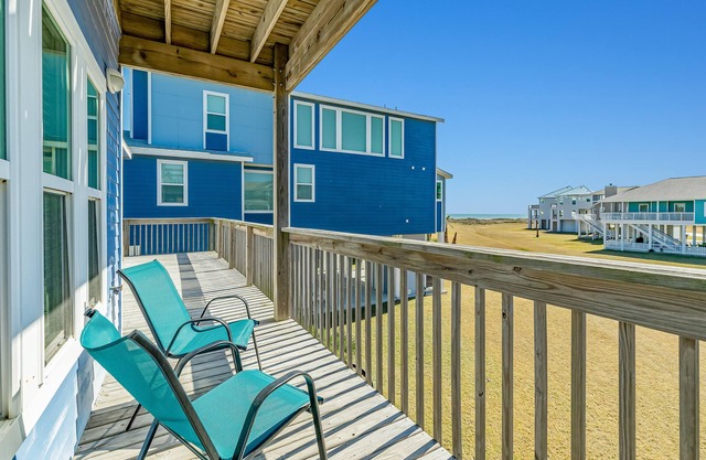 Charming Playa San Luis Getaway w/Gulf Views & Decks - Near Coast