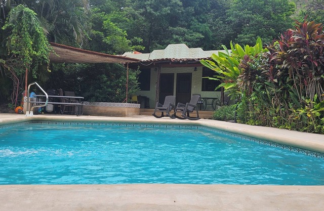 Charming poolside Coco Cottage