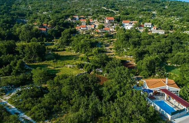 Charming poolside villa in beautiful countryside