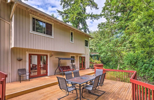 Charming Redmond Home: 14 Mi to Dtwn Seattle!