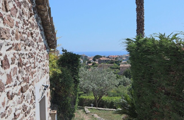 Charming renovated duplex, swimming pool, sea view, quiet location