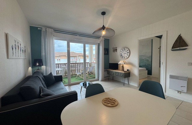 Charming renovated T2 with terrace near the beach
