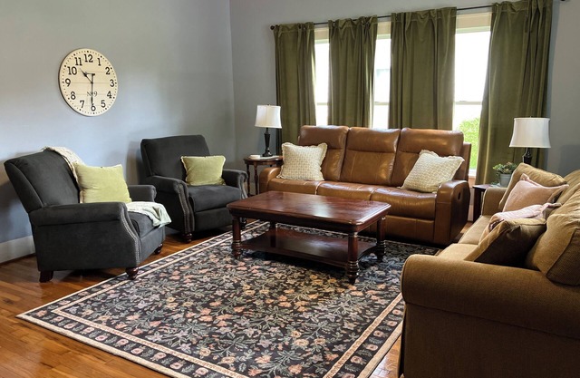 Charming Retreat Next to OBU & Close to HSU.