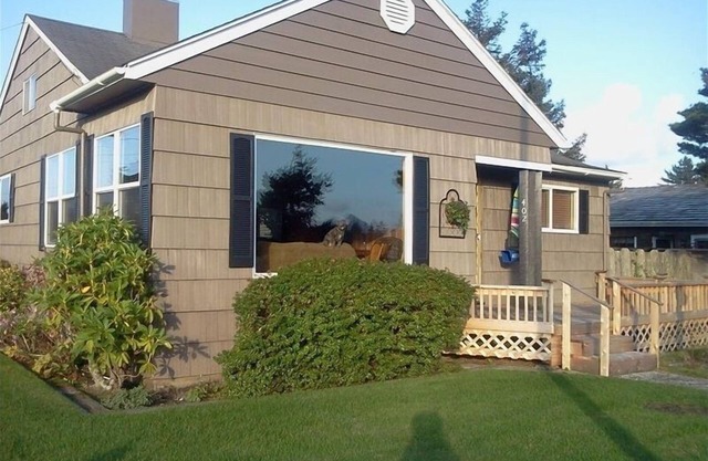 Charming Seaside Beach House Near Beach and Golf