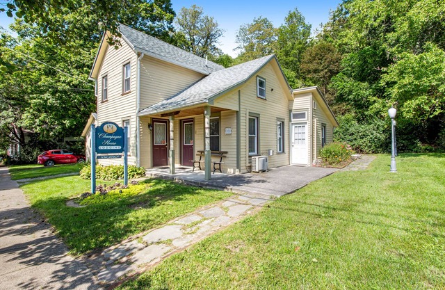Charming Second Floor Studio with Partial AC, WiFi, TV, and Electric Fireplace