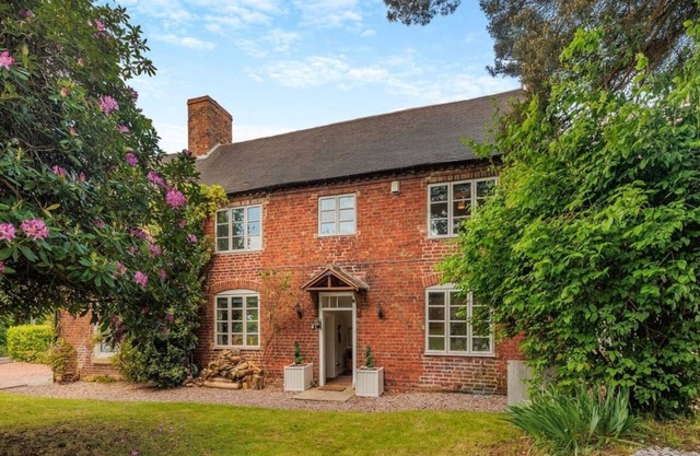 Charming Shropshire farmhouse with garden and hot tub