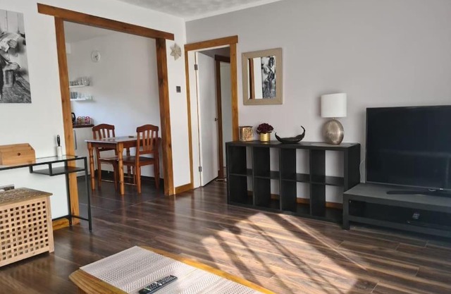 Charming spacious 2 bed apartment in quiet area