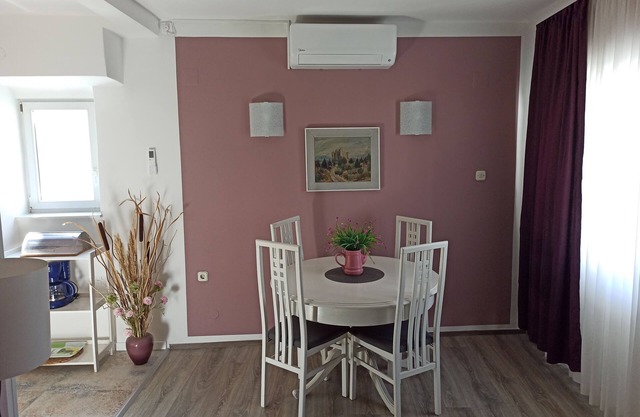 Charming, Spacious and Comfortable House with Garden and Barbecue.
