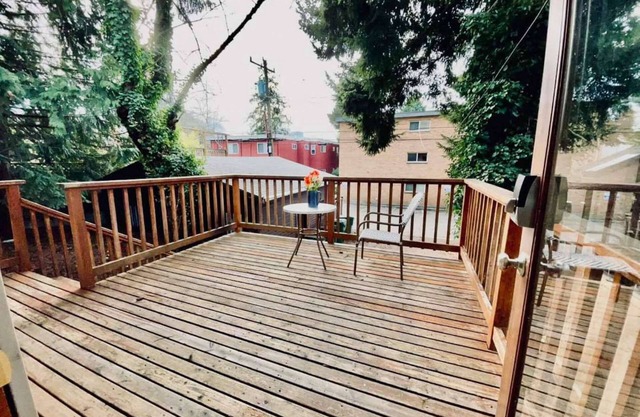 Charming Stay in Seattle’s Coveted Northeast Neighborhood