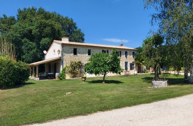 CHARMING STONE HOUSE on 3 hectares Swimming pool 12x6