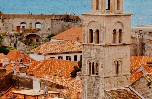 Charming stone house in the Old town with great views, balcony
