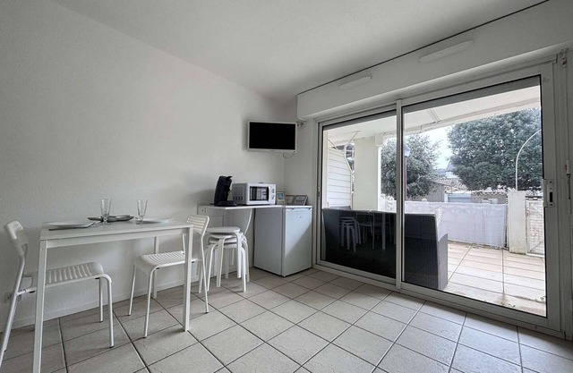 Charming studio for 4 by the sea