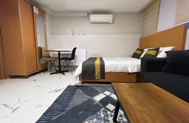 Charming studio apt with fast WiFi and AC near Nisantasi and Taksim #101