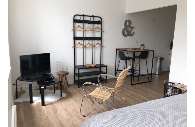 Charming Studio Facing the Port and 100 m from the beach