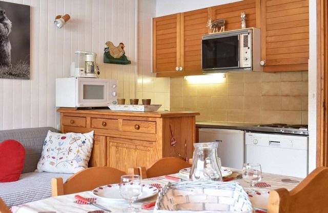 Charming Studio for 4 in Meribel, Near Slopes and Shops