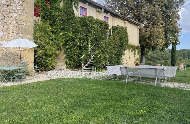 Charming studio in the heart of a Provencal vineyard!