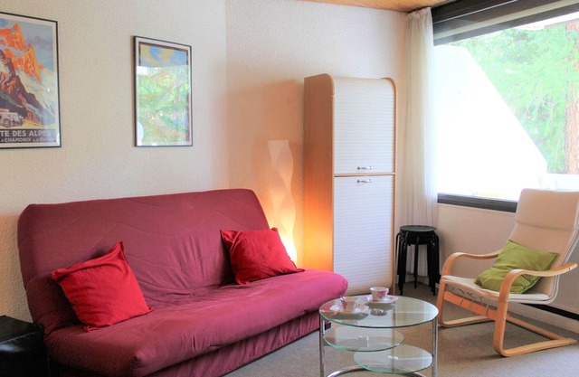 Charming Studio in Vars, 30m from Slopes, Sleeps 4