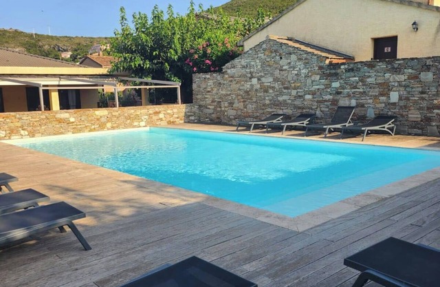 Charming studio with swimming pool