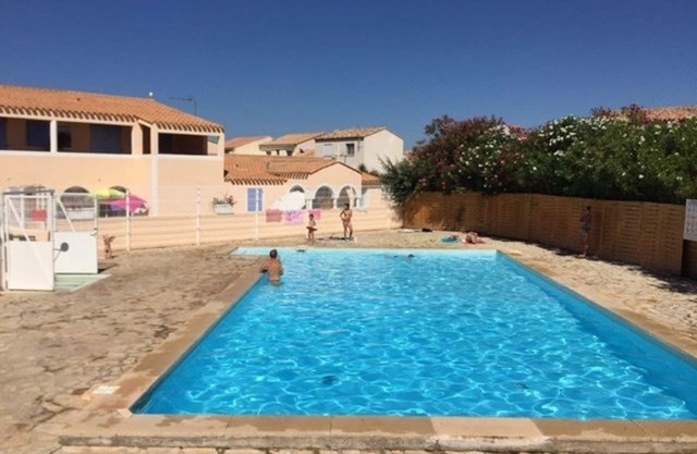 Charming T2 with Pool, Terrace & Tennis near Beach, Sleeps 4 – Le Barcarès