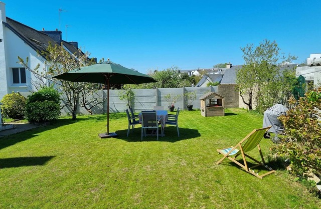 Charming town house sleeps 7 to 11