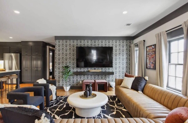 Charming Townhome | Free Parking