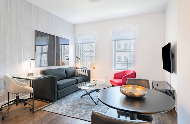 Charming Two Bedroom in Yorkville, Upper East Side