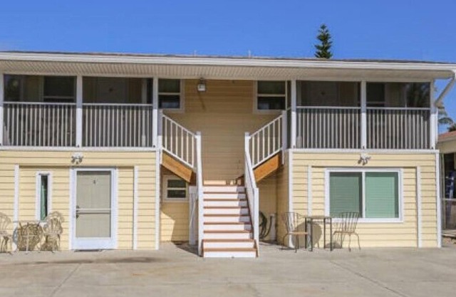 Charming, upgraded beach home, steps to beach + town