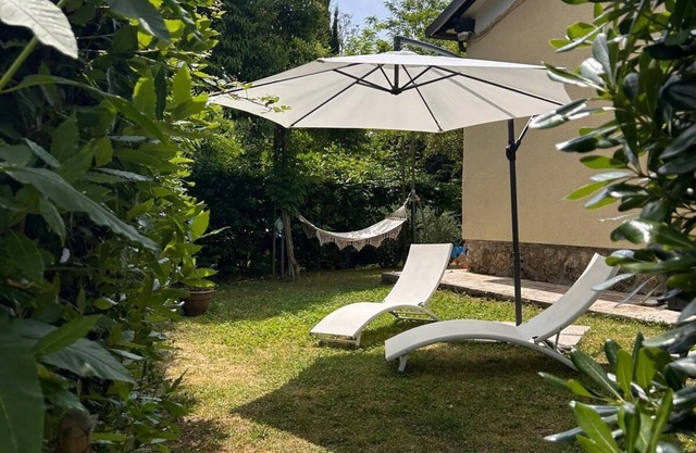 Charming vacation home with garden, in the center of Pietrasanta, very quiet location