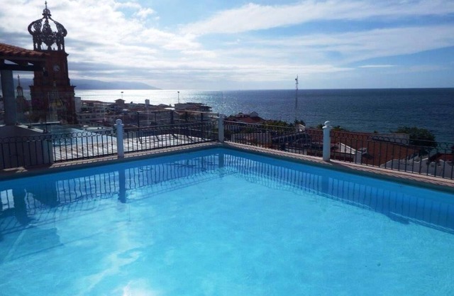 Charming villa, close to beach, seafront, nightlife, spacious, great value